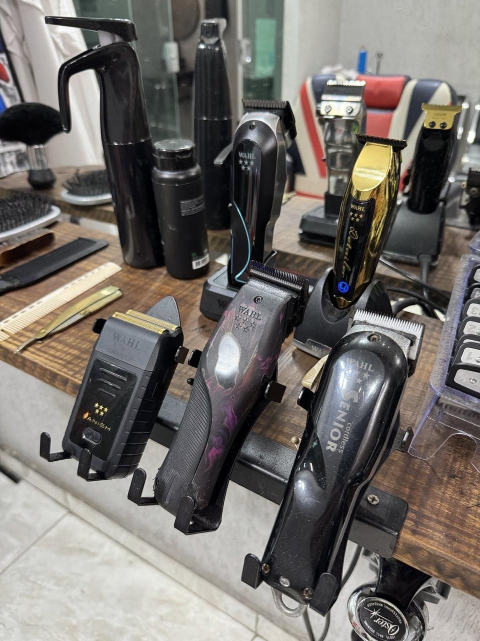 Equipamentos profissionais da Barbearia do Ton